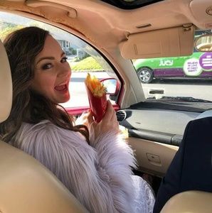 Meet your Posher, Simone